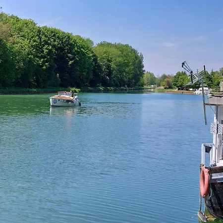 Peniche Spacieuse En Champagne